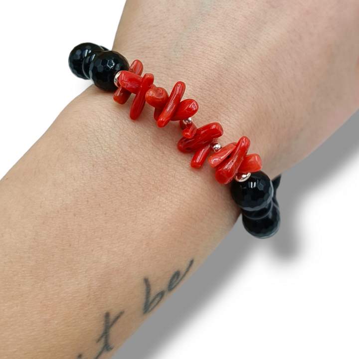 Bracciale su agata nera e corallo vero