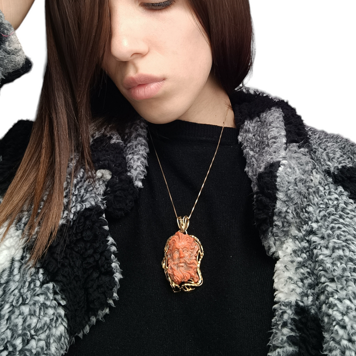 Collana ciondolo Zeus in corallo rosso montato su argento