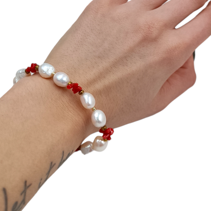 Bracciale eleganza in corallo e perle montato su argento