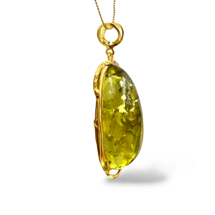 Ciondolo in ambra verde montato su argento