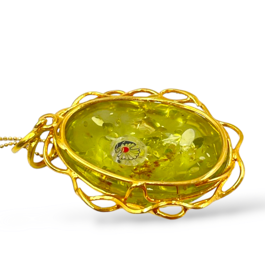 Ciondolo in ambra verde montato su argento