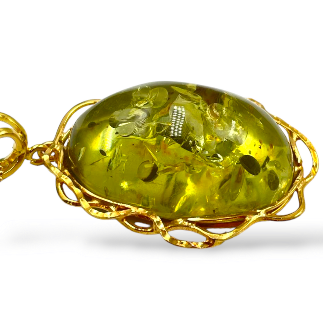 Ciondolo in ambra verde montato su argento