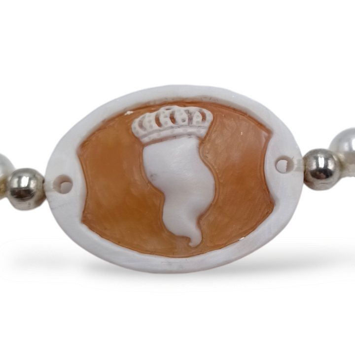 Rubber bracelet and cameo letter