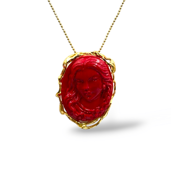 Collana ciondolo dea in pasta di corallo montato su argento