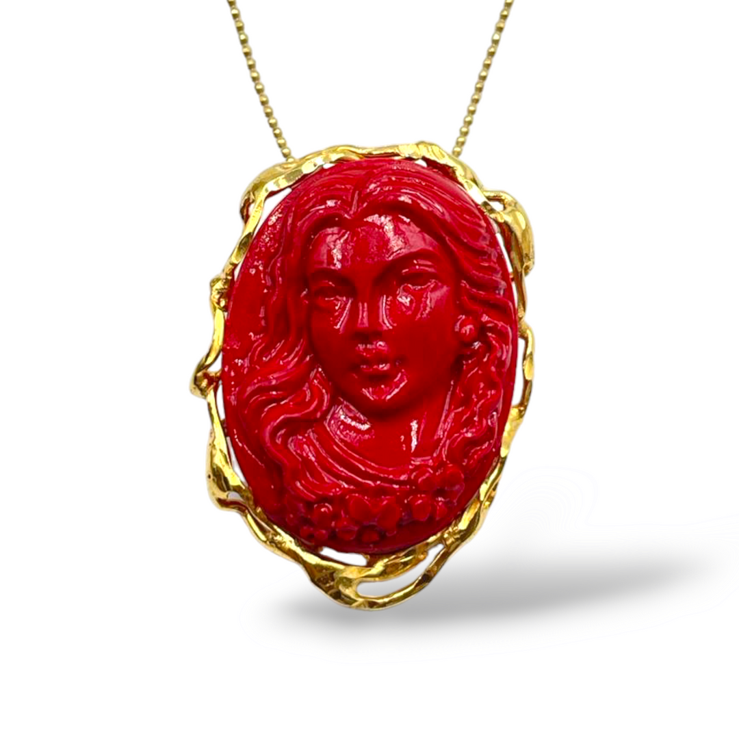 Collana ciondolo dea in pasta di corallo montato su argento