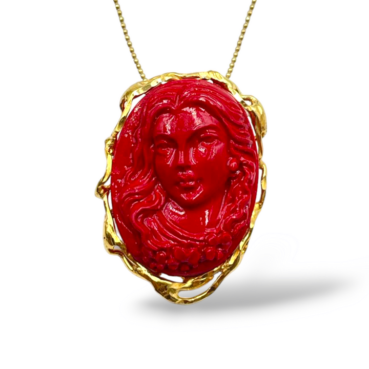 Collana ciondolo dea in pasta di corallo montato su argento