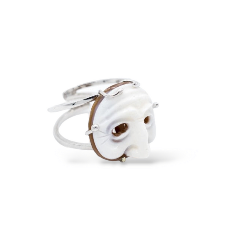 Anello maschera napoletana, Pulcinella, in cammeo e montato su argento Lucia Vitiello Gioielli di Napoli