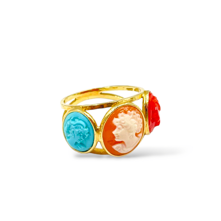 Anello dee in cammeo e in corallo montato su argento