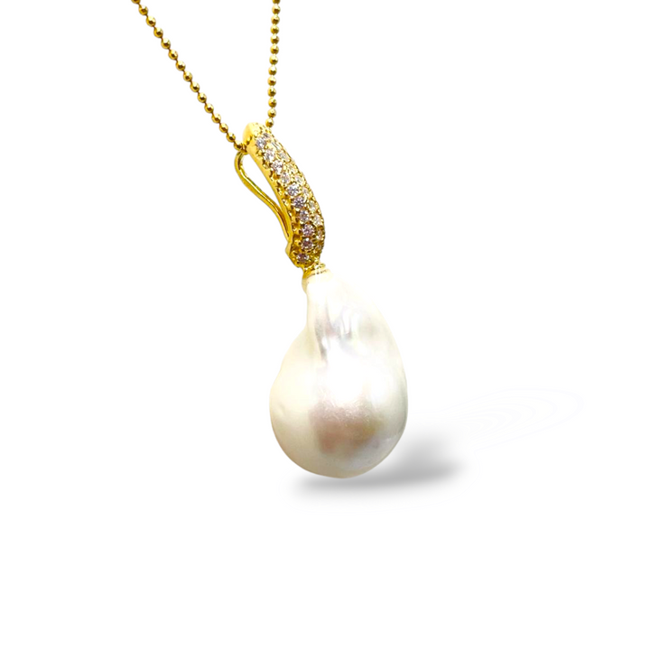 FINE COLLEZIONE - Ciondolo in  perla barocca montato in argento