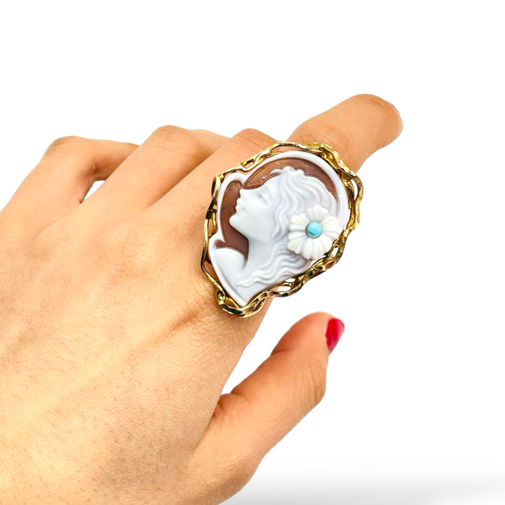 Anello dea in cammeo montato su argento