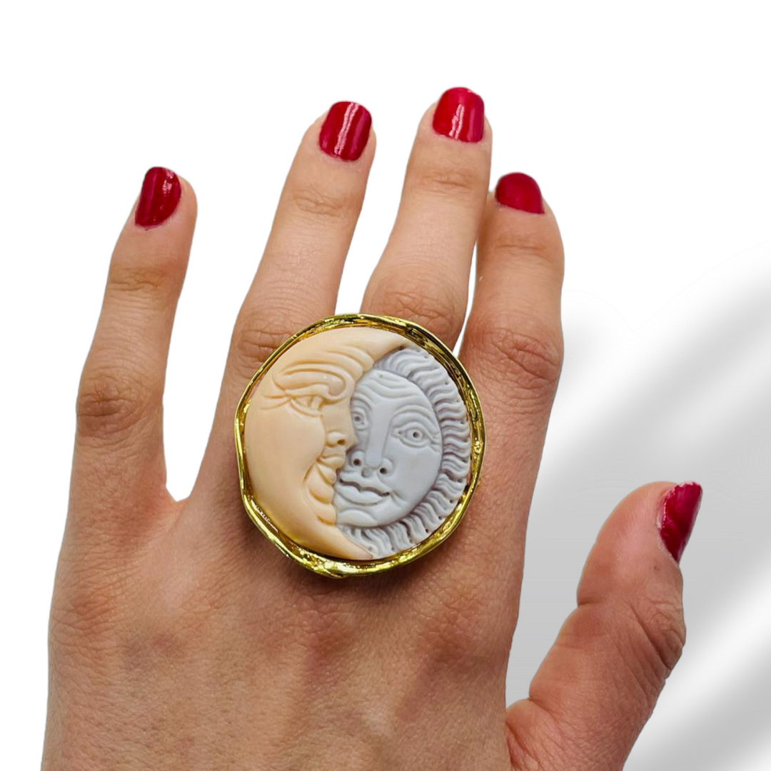 Anello sole luna in cammeo sardonico e montato su argento Lucia Vitiello Gioielli di Napoli