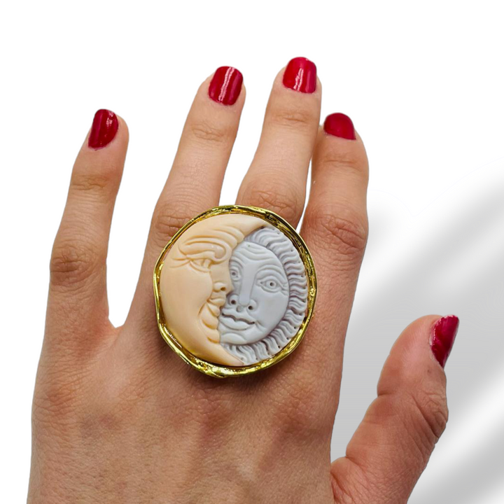 Anello sole luna in cammeo sardonico e montato su argento Lucia Vitiello Gioielli di Napoli