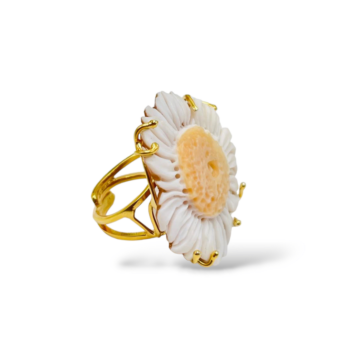 Anello girasole in cammeo montato su argento