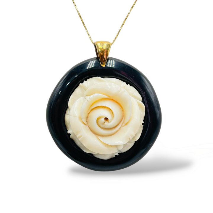 Pink pendant in ivory paste mounted on agate