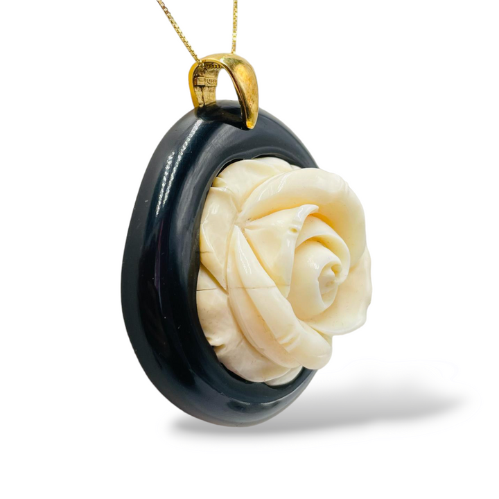 Pink pendant in ivory paste mounted on agate