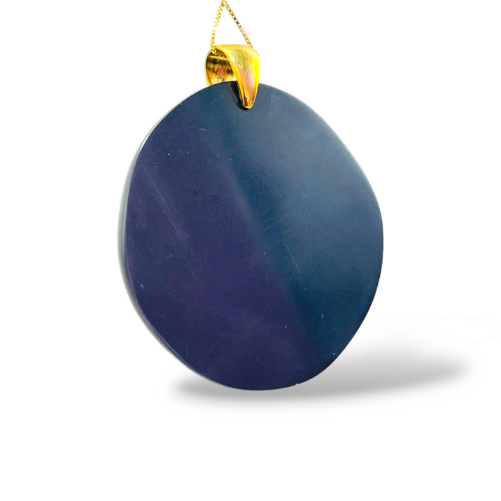 Pink pendant in ivory paste mounted on agate