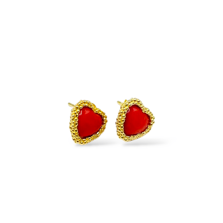 Orecchini cuore in corallo vero montati su argento martellato