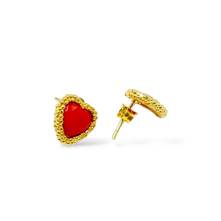 Orecchini cuore in corallo vero montati su argento martellato