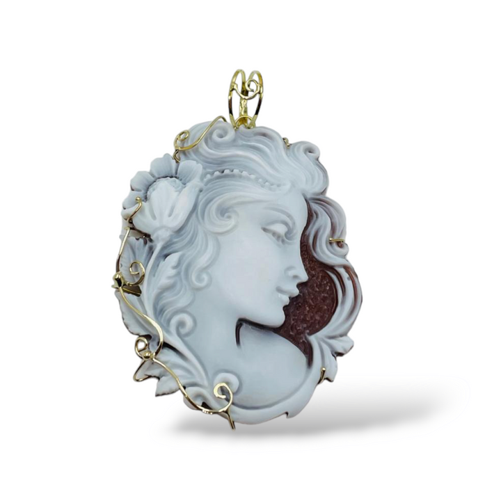 "GODDESS OF OLYMPUS" PENDANT IN CAMEO MOUNTED ON GOLD