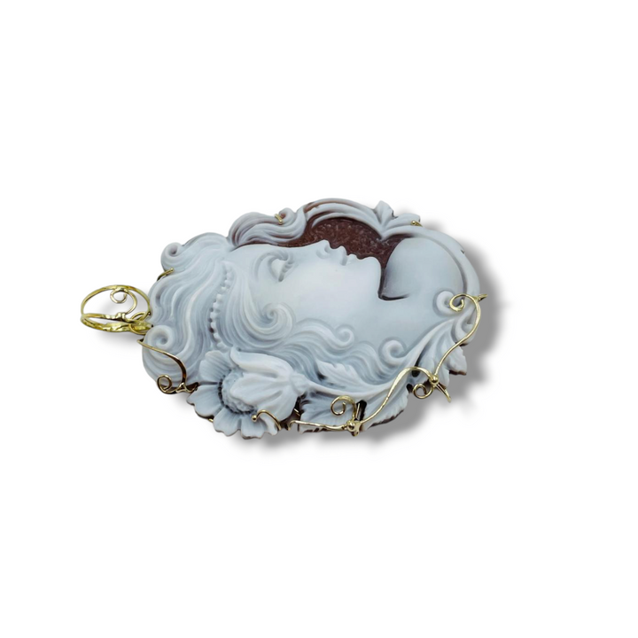 "GODDESS OF OLYMPUS" PENDANT IN CAMEO MOUNTED ON GOLD