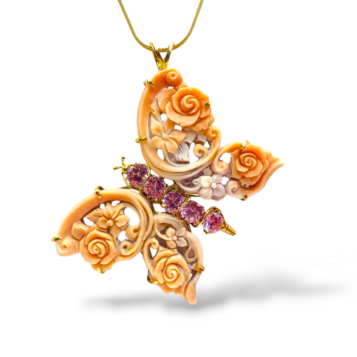 Collana ciondolo farfalla in cammeo e zirconi montata su argento