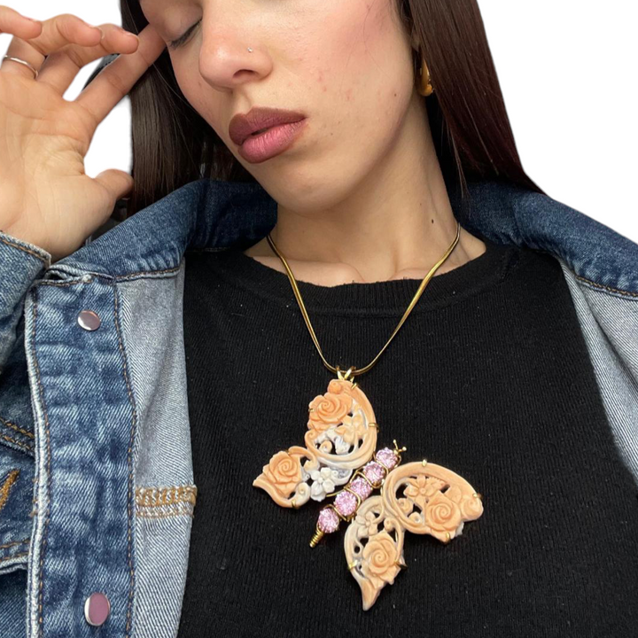 Collana ciondolo farfalla in cammeo e zirconi montata su argento