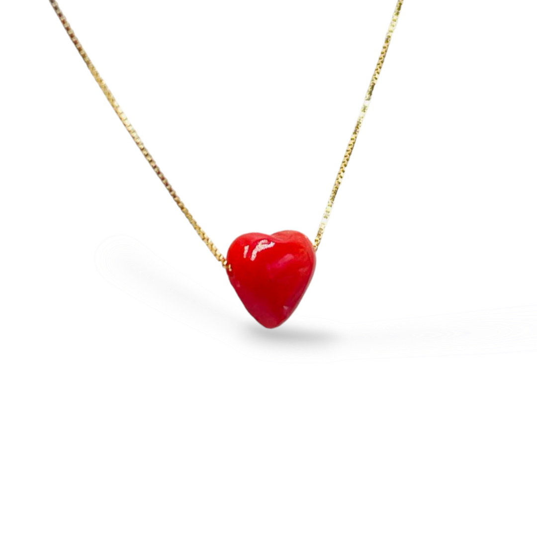 Collana ciondolo cuore in corallo rosso montato su oro