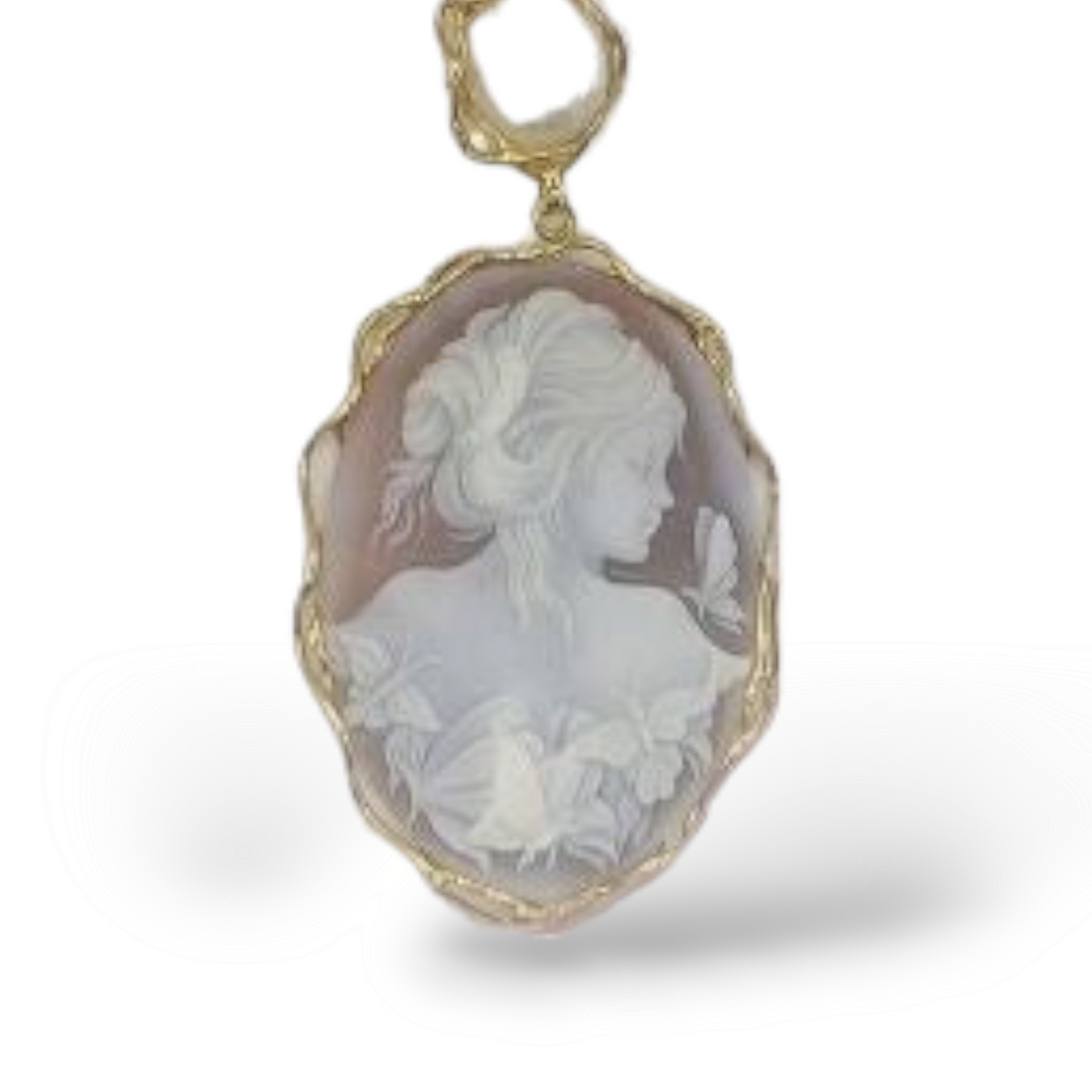 Collana ciondolo dama farfalla in cammeo montato su argento Lucia Vitiello Gioielli di Napoli