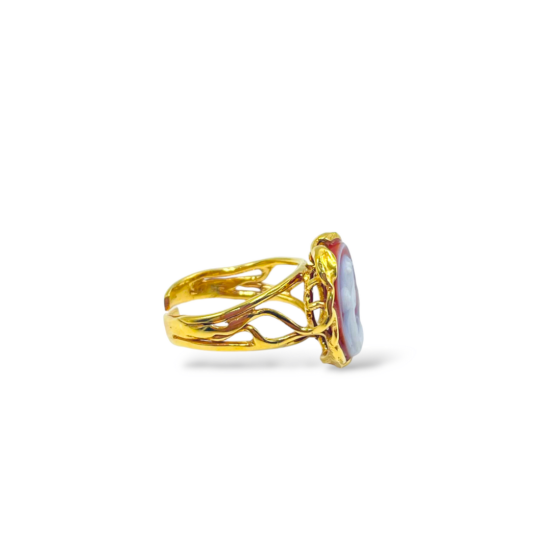 Goddess ring in red agate mounted on silver