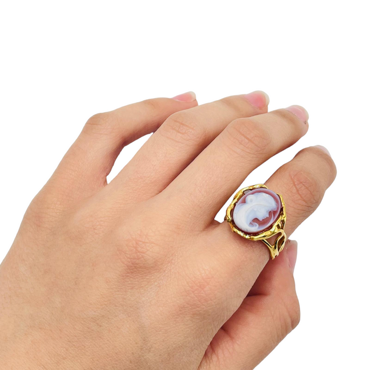 Goddess ring in red agate mounted on silver