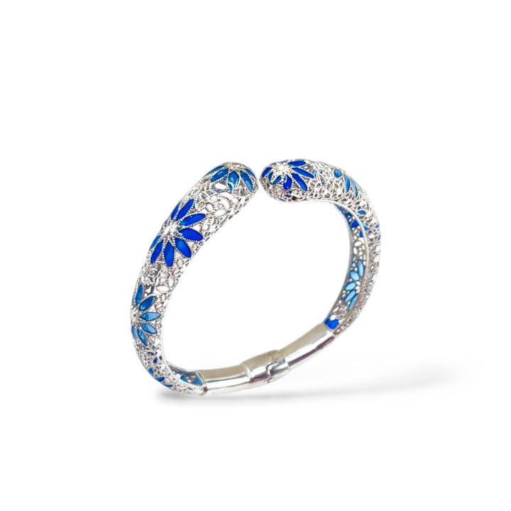 Bracelet flowers in enameled silver with filigree workmanship.
