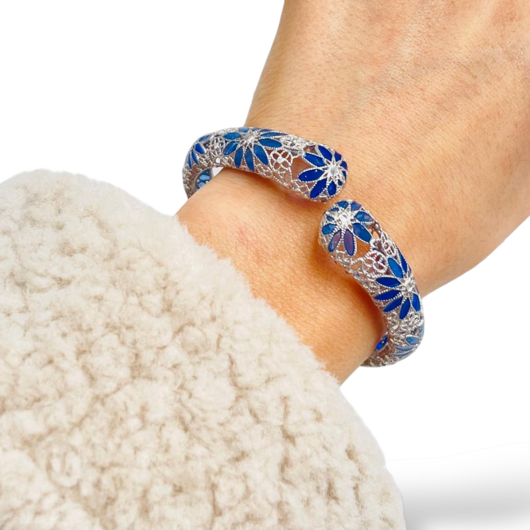 Bracelet flowers in enameled silver with filigree workmanship.