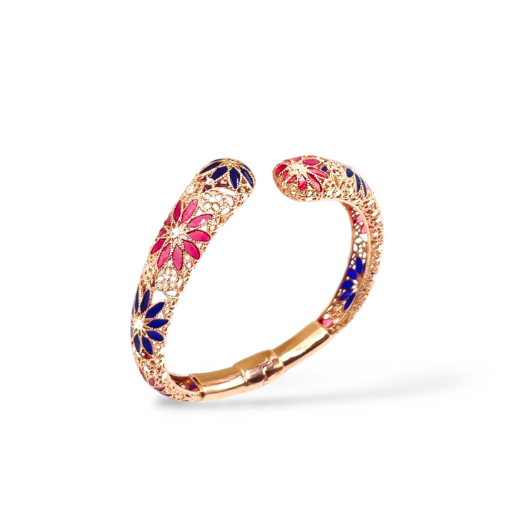 Bracelet flowers in enameled silver with filigree workmanship.