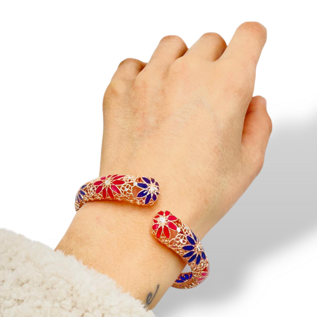 Bracelet flowers in enameled silver with filigree workmanship.