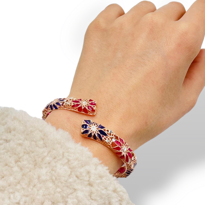 Bracelet flowers in enameled silver with filigree workmanship.