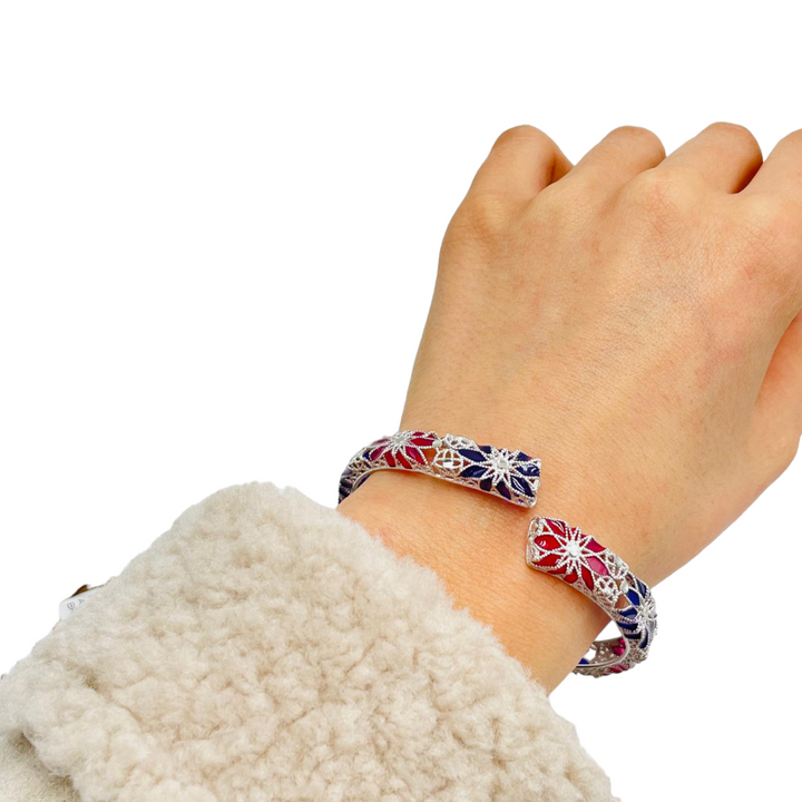 Bracelet flowers in enameled silver with filigree workmanship.