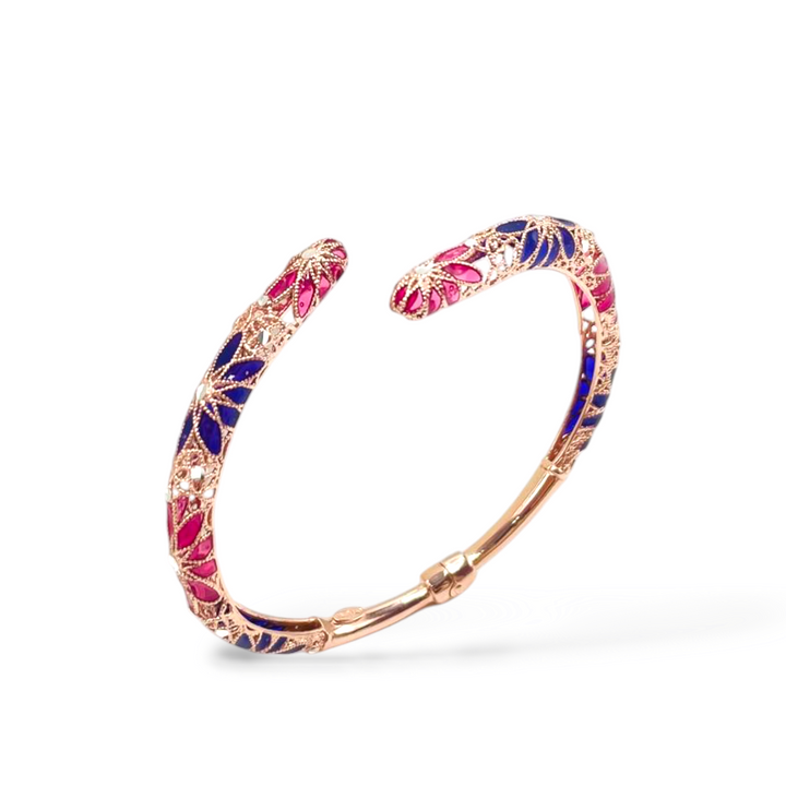 Bracelet flowers in enameled silver with filigree workmanship.