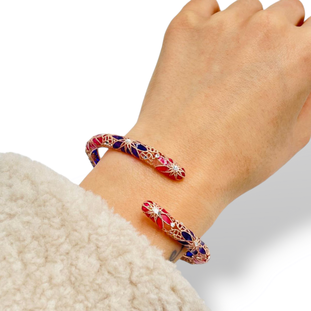 Bracelet flowers in enameled silver with filigree workmanship.