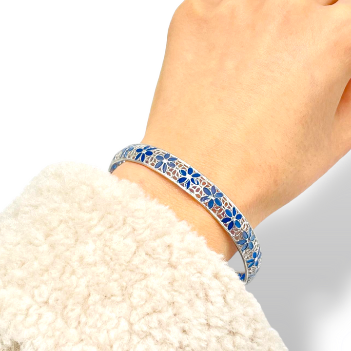 Bracelet flowers in enameled silver with filigree workmanship.