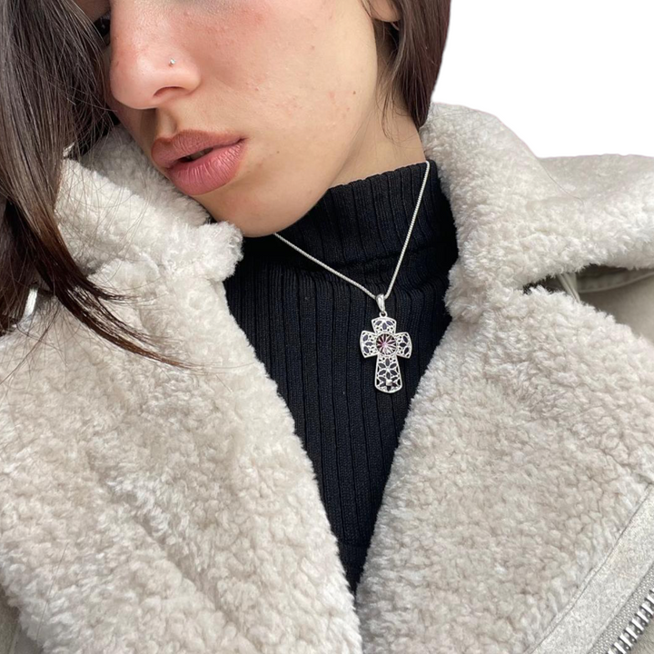 Cross pendant in enamelled silver with filigree workmanship