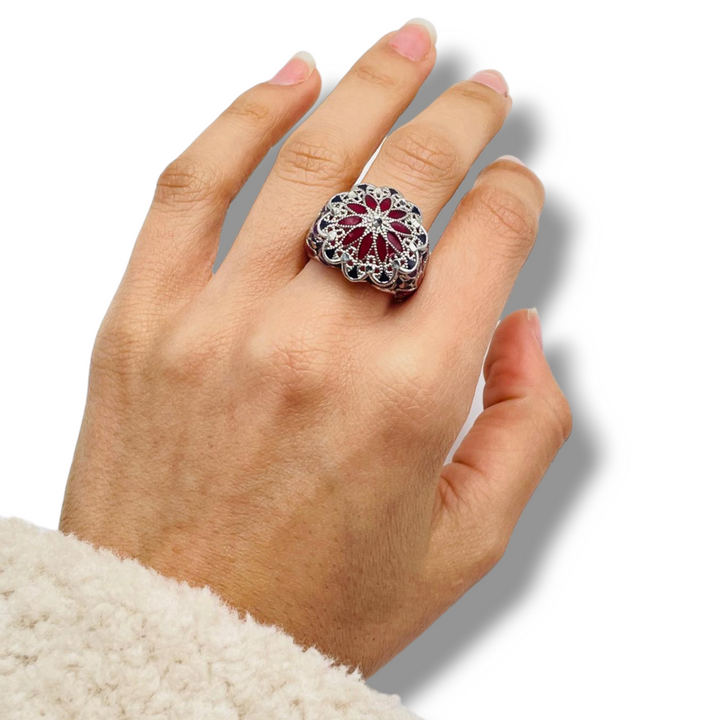 Enamelled silver flower ring with filigree workmanship
