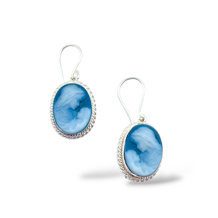 "la mammina" earrings in blue agate mounted on silver