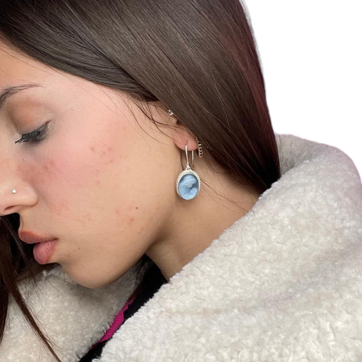 "la mammina" earrings in blue agate mounted on silver