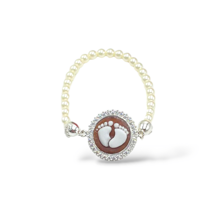 Bracciale piedini in cammeo montato su argento e perle