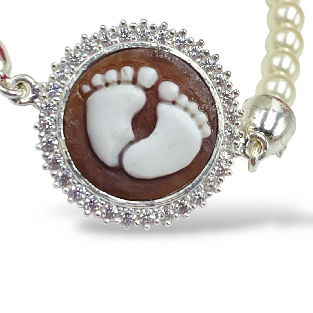 Bracciale piedini in cammeo montato su argento e perle