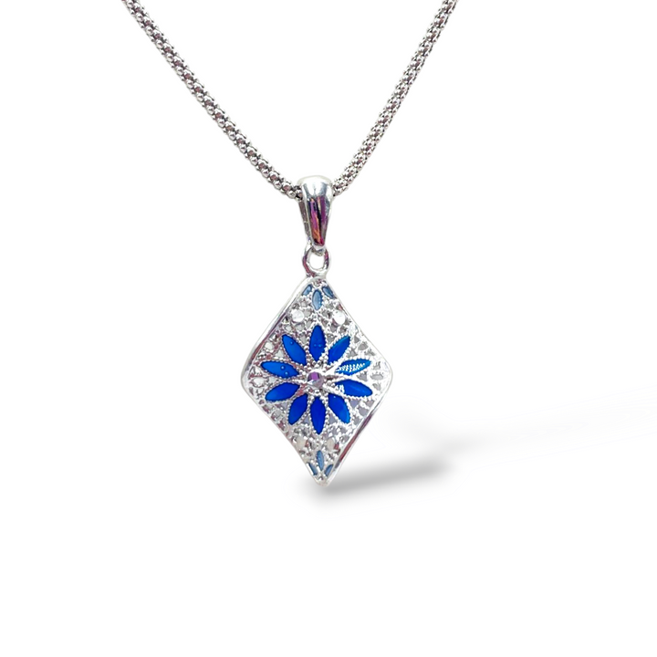 Rhombus flower necklace in enameled silver with filigree workmanship