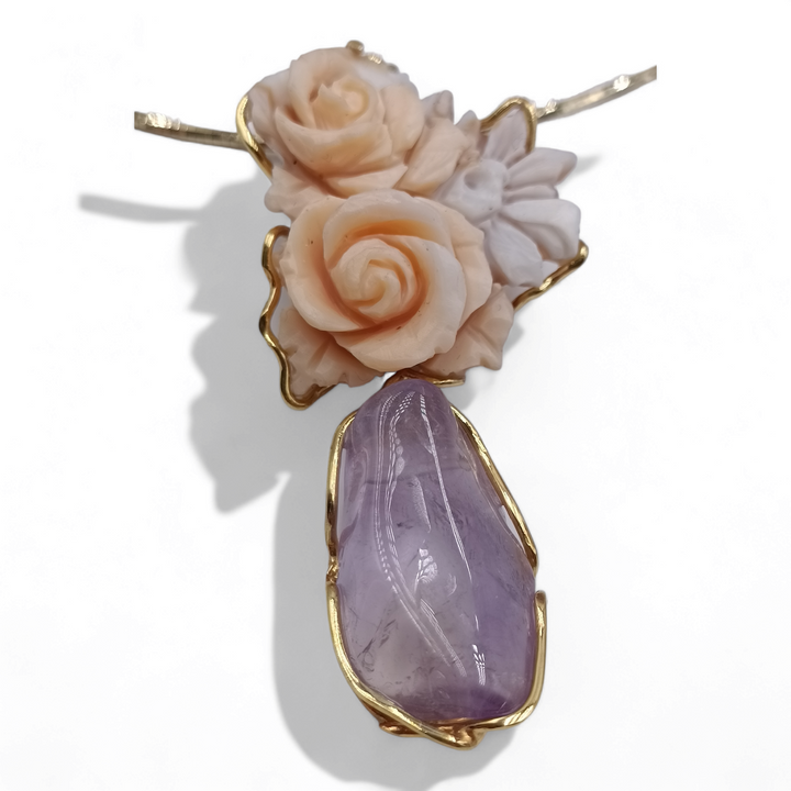Ciondolo fiore rosa in cammeo ed ametista montata su argento