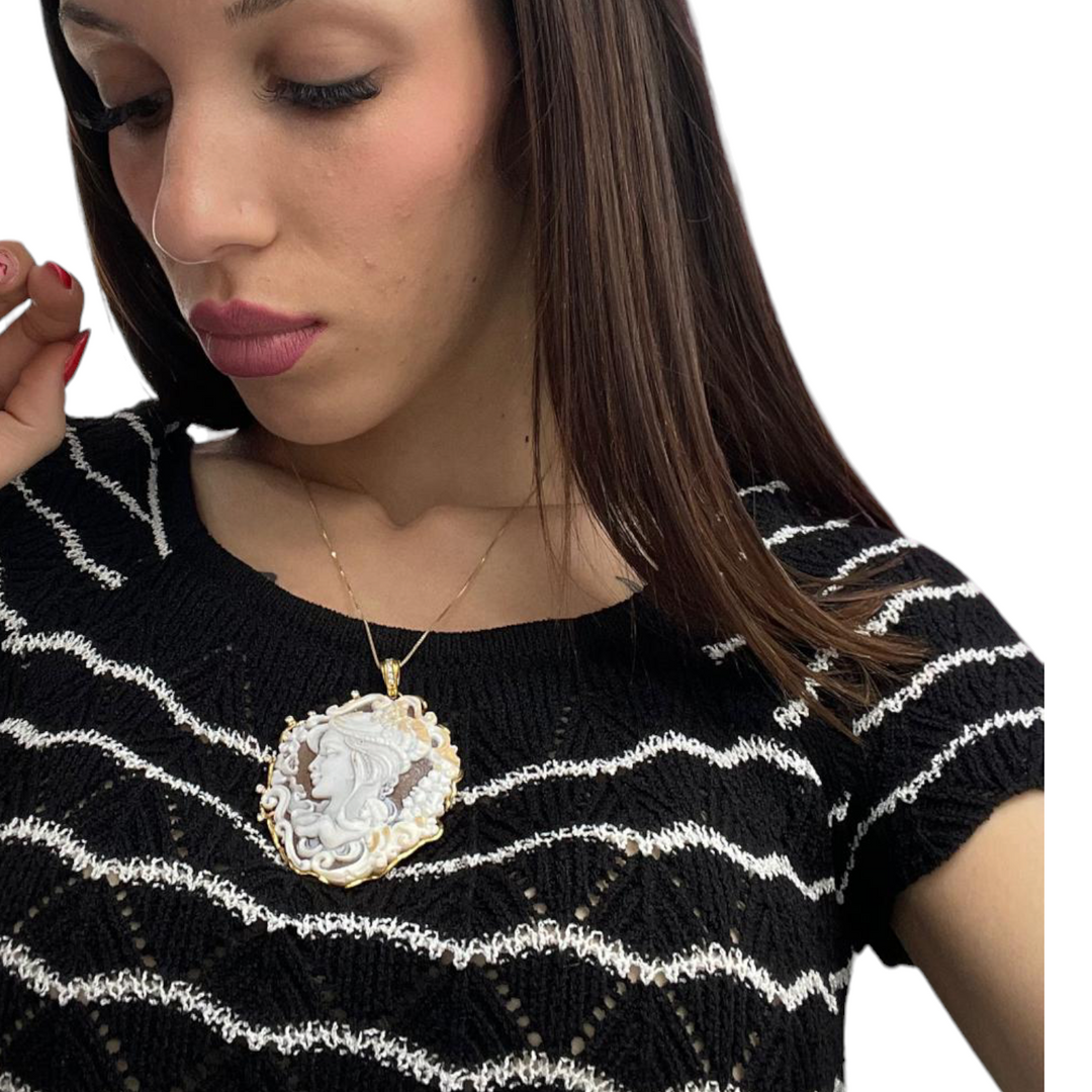 Collana ciondolo dea degli angeli in cammeo montato su argento Lucia Vitiello Gioielli di Napoli