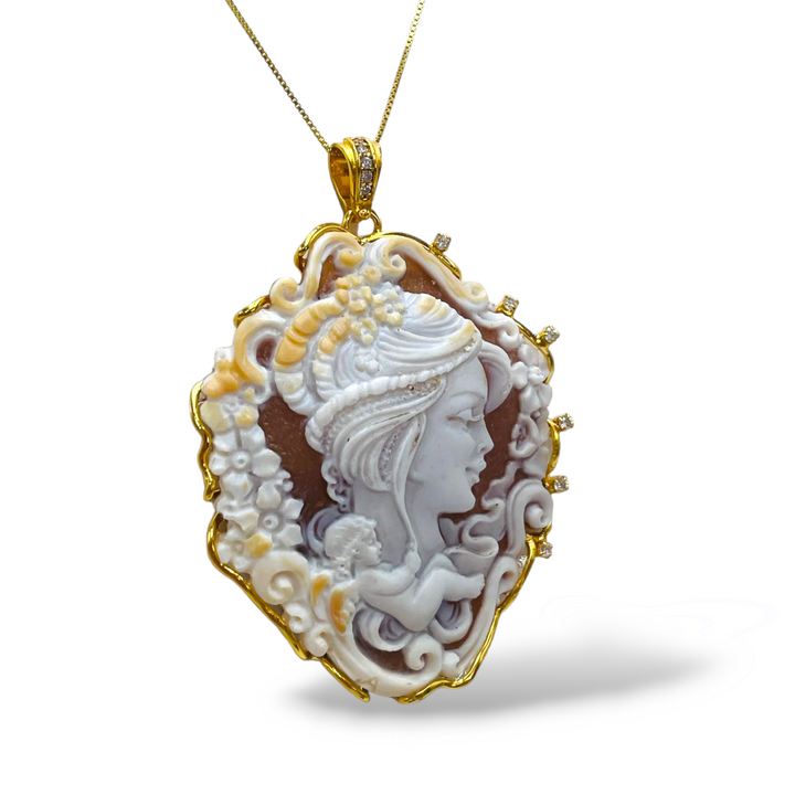 Collana ciondolo dea degli angeli in cammeo montato su argento Lucia Vitiello Gioielli di Napoli