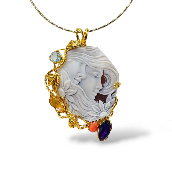 Sisters pendant in cameo mounted on silver